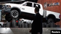 Dodge Ram kiçik yük maşını modeli Detroytda Miçiqanda Beynəlxalq Avtomobil şousunda nümayiş etdirilir.