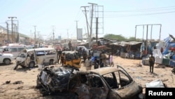 Mlipuko wa bomu uliotokea katika eneo la kukagua magari mjini Mogadishu, Somalia, Disemba 28, 2019. REUTERS/Feisal Omar - RC284E9MPBR5