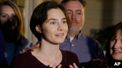Amanda Knox regresó a su casa en Seattle después de cuatro años de prisión.