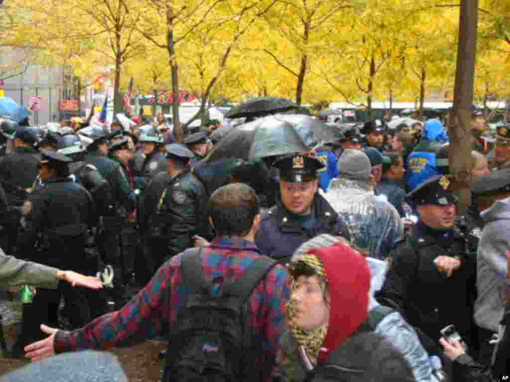 警察驅散示威者