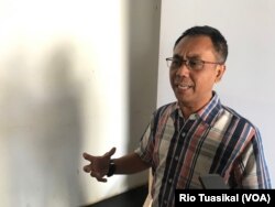 Direktur Eksekutif PKBI, Eko Maryadi, meminta kelompok agama ikut mendukung RUU ini, Bandung, Kamis, 18 Juli 2019. (Foto: Rio Tuasikal/VOA)