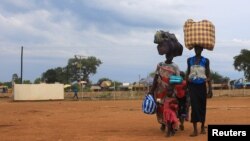 South Sudan refugees family arrives at the U.N. High Commissioner for Refugees-managed refugee reception point at Elegu, in Amuru district of the northern region near the South Sudan-Uganda border, Aug. 20, 2016. 