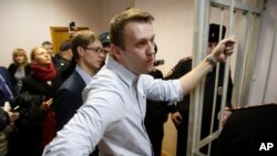 ນັກເຄື່ອນໄຫວຝ່າຍຄ້ານຣັດເຊຍ ທີ່ຕໍ່ຕ້ານ ການສໍ້ລາດບັງຫລວງ ທ່ານ Alexei Navalny ອາຍຸ 38 ປີ.