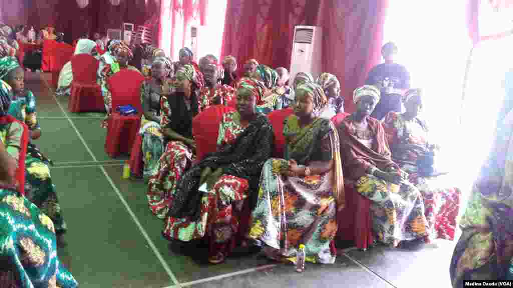 Wani bangare na dalibai 73 da wata kungiya ta yaye ciki har da 'yan matan Chibok 42 a Abuja