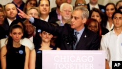 El actual alcalde de Chicago, Rahm Emanuel, celebra el triunfo en segunda vuelta sobre el mexicano Jesús "Chuy" García.