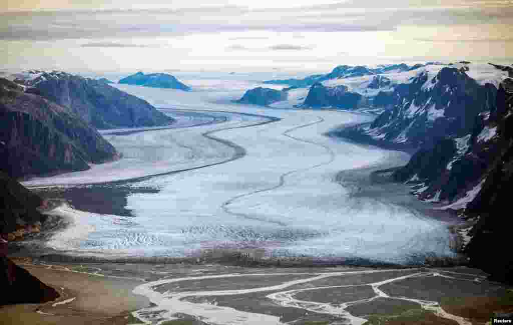 Qrenlandiyada əriyən Sermeq buzlağı.