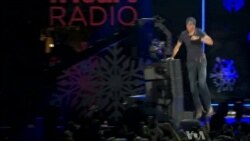 Enrique Iglesias Performs at the Washington Jingle Ball