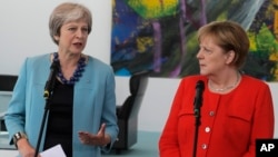 Премьер-министр Великобритании Тереза Мэй и канцлер Германии Ангела Меркель. Берлин, Германия. 5 июля 2018 г.