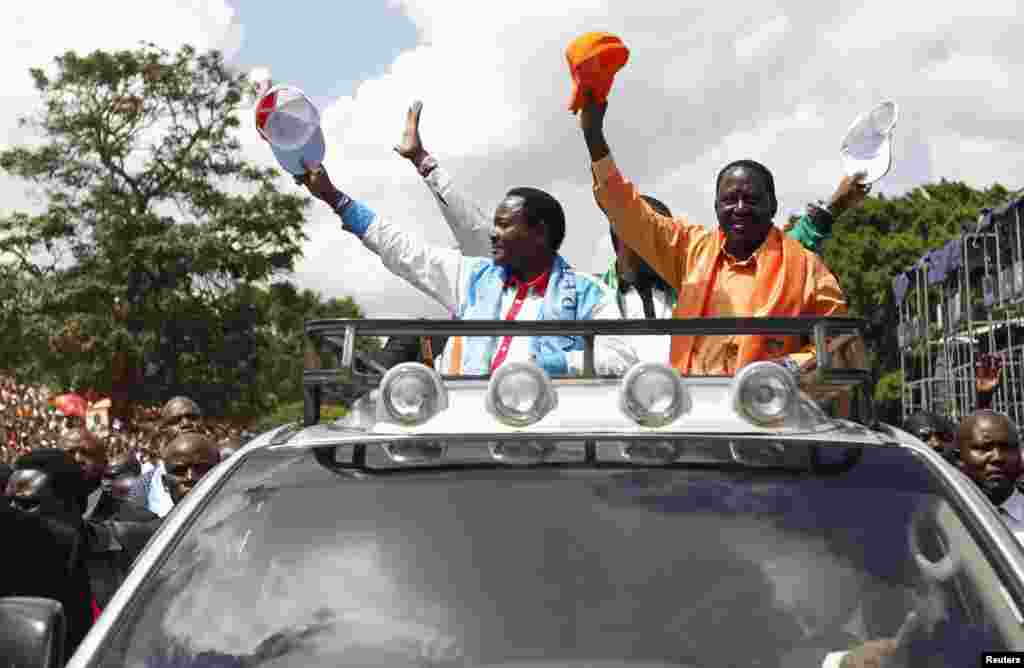 Kenya's Prime Minister Raila Odinga (R) and Vice President Kalonzo Musyoka arrive at the Uhuru Park grounds for a joint political rally by the Coalition for Reforms and Democracy (CORD) in Kenya's capital Nairobi, December 22, 2012. 