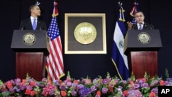 Rais Barack Obama(L) na Rais wa El Salvador, Mauricio Funes(R) wakizungumza na waandishi wa habari huko San Salvador, El Salvador, Jumanne, Machi 22,2011
