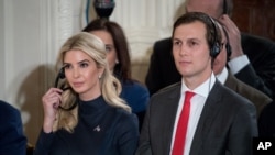 Ivanka Tramp, ćerka predsednika Donalda Trampa i njen suprug Džered Kušner, visoki savetnik predsednika. 