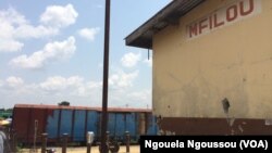 Le train du CFCO ne circule plus à cause des incidents dans le département du Pool, au Congo-Brazzaville, le 4 février 2017/ (VOA/Ngouela Ngoussou)