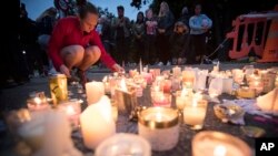 Građani pale svijeće ispred džamije u mjestu Christchurch na Novom Zelandu
