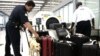 США: авиаработники против проноса в самолеты маленьких ножей и бейсбольных бит