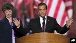 Antonio Villaraigosa berbicara di Konvensi Nasional Partai Demokrat. (Foto: AP/J. Scott Applewhite)