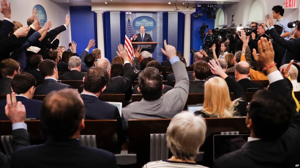 Tin cho hay, nhiều khả năng sẽ có các thay đổi đối với văn phòng truyền thông của Nhà Trắng, nhất là các buổi họp báo với phát ngôn viên Sean Spicer.