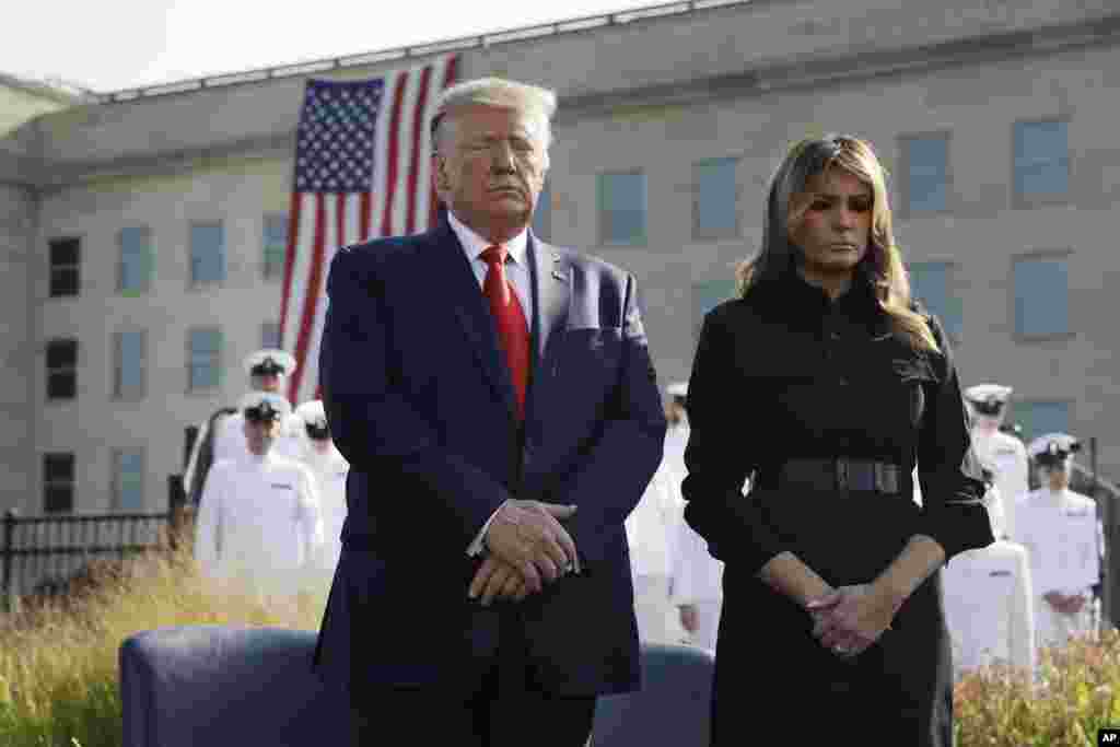 Президент Дональд Трамп и Первая леди Мелания Трамп посетили траурную церемонию в Пентагоне&nbsp;(AP Photo / Evan Vucci)