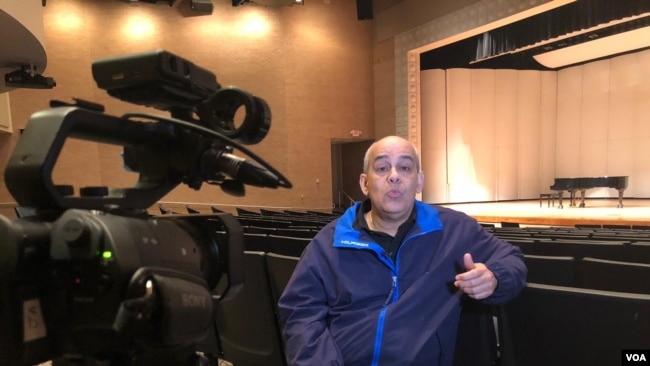 Glenn Garrido es el director de la Orquesta Filarmónica Latinoamericana de Houston, la primera en Estados Unidos en dedicarse a música de esta región. [Foto: Jorge Agobian]