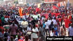 Des manifestants à Lomé, Togo, le 29 novembre 2018. (VOA/Kayi Lawson)