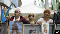 Pro-Tymoshenko demonstrators in Kyiv, Aug 15, 2011