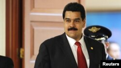 El Presidente en funciones, Nicolás Maduro, hizo el anuncio en cadena nacional.