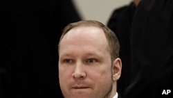 Bị can Anders Behring Breivik ra tòa