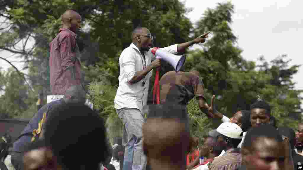 A demonstrator calls on protesters to move towards a police blockade in the Nyakabiga district of Bujumbura, May 4, 2015.&nbsp;