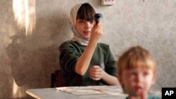 Воспитанники детского дома в подмосковном Томилино. Россия. 24 ноября 2000 г.