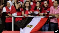 Des supporters égyptiens encouragent leur équipe lors de la CAN 2017 à Libreville, Gabon, le 5 février 2017.