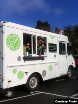 Food truck 'Bumbu Truck' menjual makanan Indonesia di Seattle, Washington (dok: Hilda Hilman)
