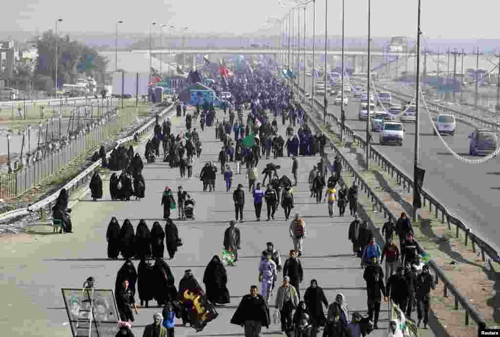 Iraqi Shi'ite Muslim pilgrims walk to the holy city of Karbala to mark Arbaeen in Baghdad's Doura district, Iraq, December 31, 2012. 