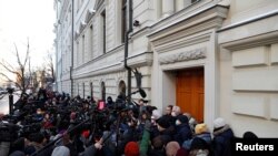 Акция протеста в поддержку "Мемориала" у здания Верховного Суда. Москва, 28 декабря 2021ю