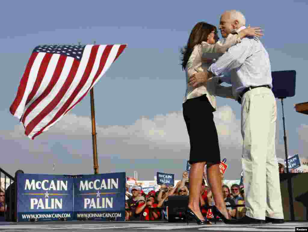 John McCain 2008 yılında başkan adaylığı sırasında yardımcı olarak Alaska Valisi Sarah Palin&#39;i seçmişti.