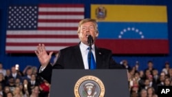 美國總統特朗普2019年2月18日在佛羅里達國際大學對委內瑞拉裔社區講話。