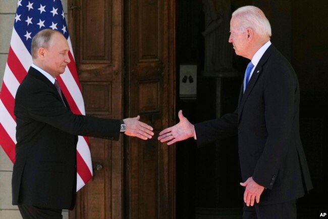 Rusya lideri Vladimir Putin ve ABD Başkanı Joe Biden