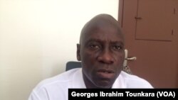 Johnson Kouassi Zamina, secrétaire général de la Coordination nationale des enseignants-chercheurs (CNEC), le syndicat à l'origine de la grève à l'université de Cocody, Côte d’Ivoire, 12 décembre 2017. (VOA/ Georges Ibrahim Tounkara)