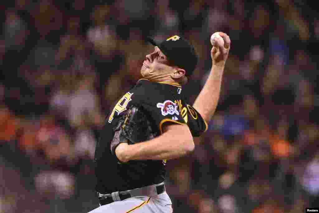 Pittsburgh Pirates relief pitcher Mark Melancon delivers a pitch against the San Francisco Giants during the ninth inning at AT&amp;T Park. The Pirates defeated the Giants 3-1, July 29, 2014.