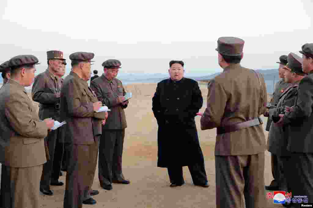 김정은 북한 국무위원장이 국방과학원 시험장을 찾아 새로 개발한 첨단전술무기시험을 지도했다고 북한 관영 '조선중앙통신'이 보도했다.