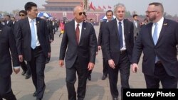 美国国土安全部部长杰·约翰逊（Jeh Johnson）访问北京 （左二）(图片来自 U.S. Department of Homeland Security)