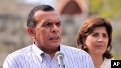 Honduran President Porfirio Lobo (file photo)
