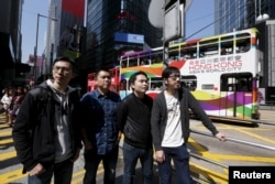 香港反修例运动纪录片《时代革命》导演周冠威（左一）和他的拍摄制作团队 （2016年3月3日）