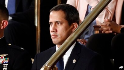 "Con nosotros esta noche está el presidente legítimo de Venezuela", dijo Trump ante el pleno de la Cámara de Representantes. 