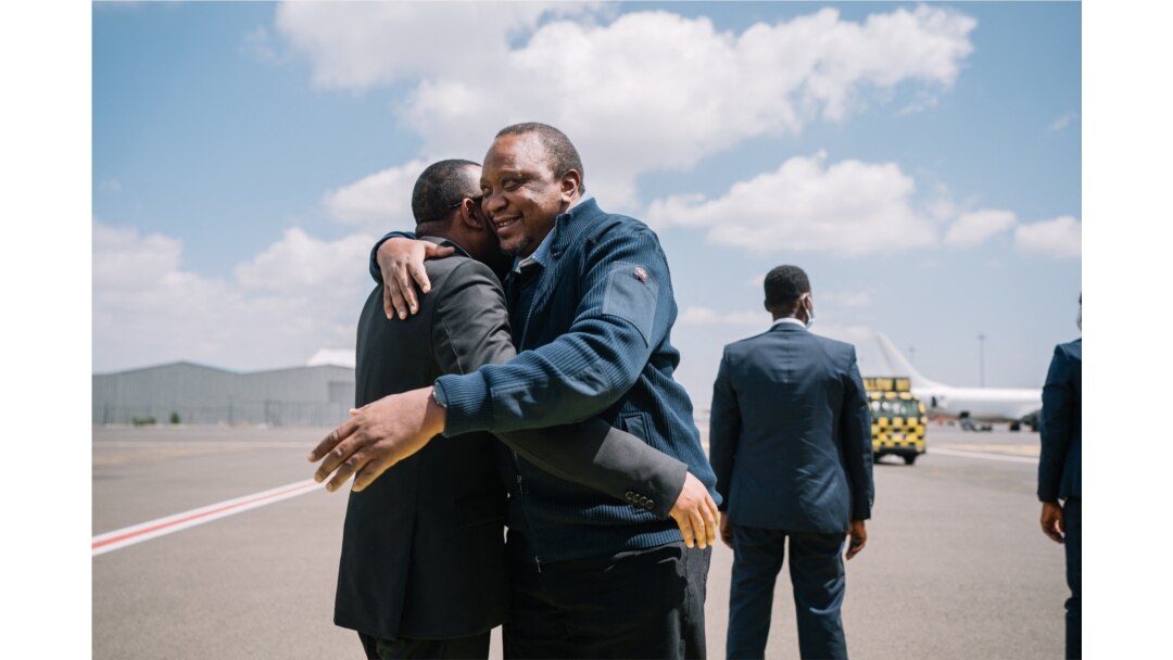 Ethiopian Prime Minister Abiy Ahmed (L) welcomes Kenyan President Uhuru Kenyatta at the Bole International Airport in Addis Ababa, Ethiopia, Nov. 14, 2021.