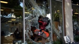 Looters break into a store in Santa Monica, California, on May 31, 2020.