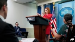 La secretaria de prensa de la Casa Blanca, Jen Psaki, ofrece una conferencia de prensa en Washington DC, el 7 de marzo de 2022.
