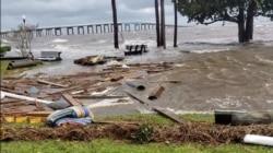 Kawasan pantai Navarre, Florida, AS, porak poranda diterjang Badai Sally, 16 September 2020. (Foto: VIVYD Magazine via REUTER).