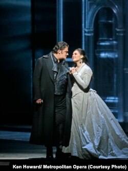 Otello (Aleksandrs Antonenko) has just returned from battle and he and Desdemona (Sonya Yoncheva) sing about their love for each other. (Credit: Ken Howard/ Metropolitan Opera)