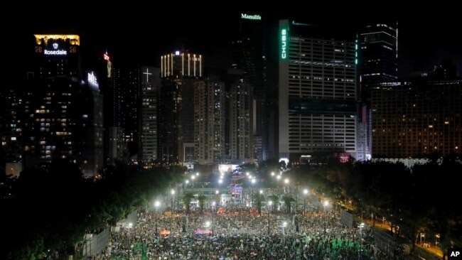 8月8日，香港抗议者参加维多利亚公园的抗议集会。