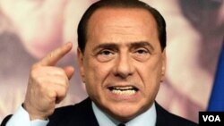 La cámara alta del Parlamento italiano votó por 162 a 135 a favor de Berlusconi.