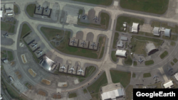 일본 오키나와 가데나 미 공군기지를 촬영한 구글어스의 위성사진. 미군 정찰기 여러 대가 보인다. Zenrin/Google Earth